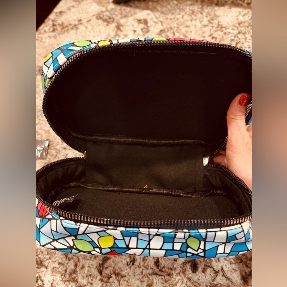 Brand new Disney makeup up bag - Picture 2 of 4